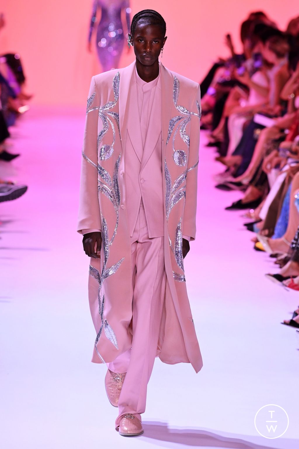 Fashion Week Paris Fall/Winter 2023 look 13 from the Georges Hobeika collection couture