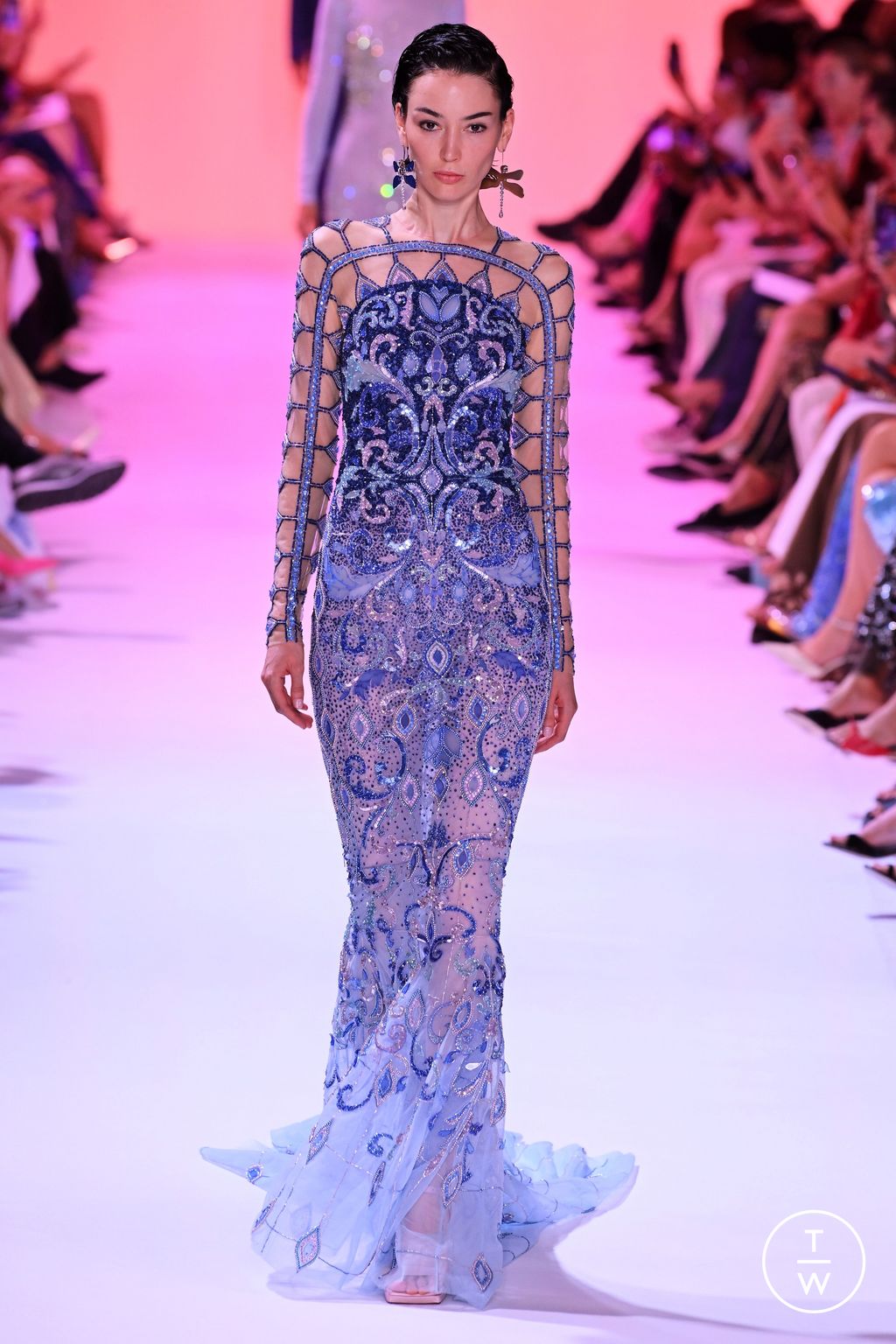 Fashion Week Paris Fall/Winter 2023 look 15 de la collection Georges Hobeika couture