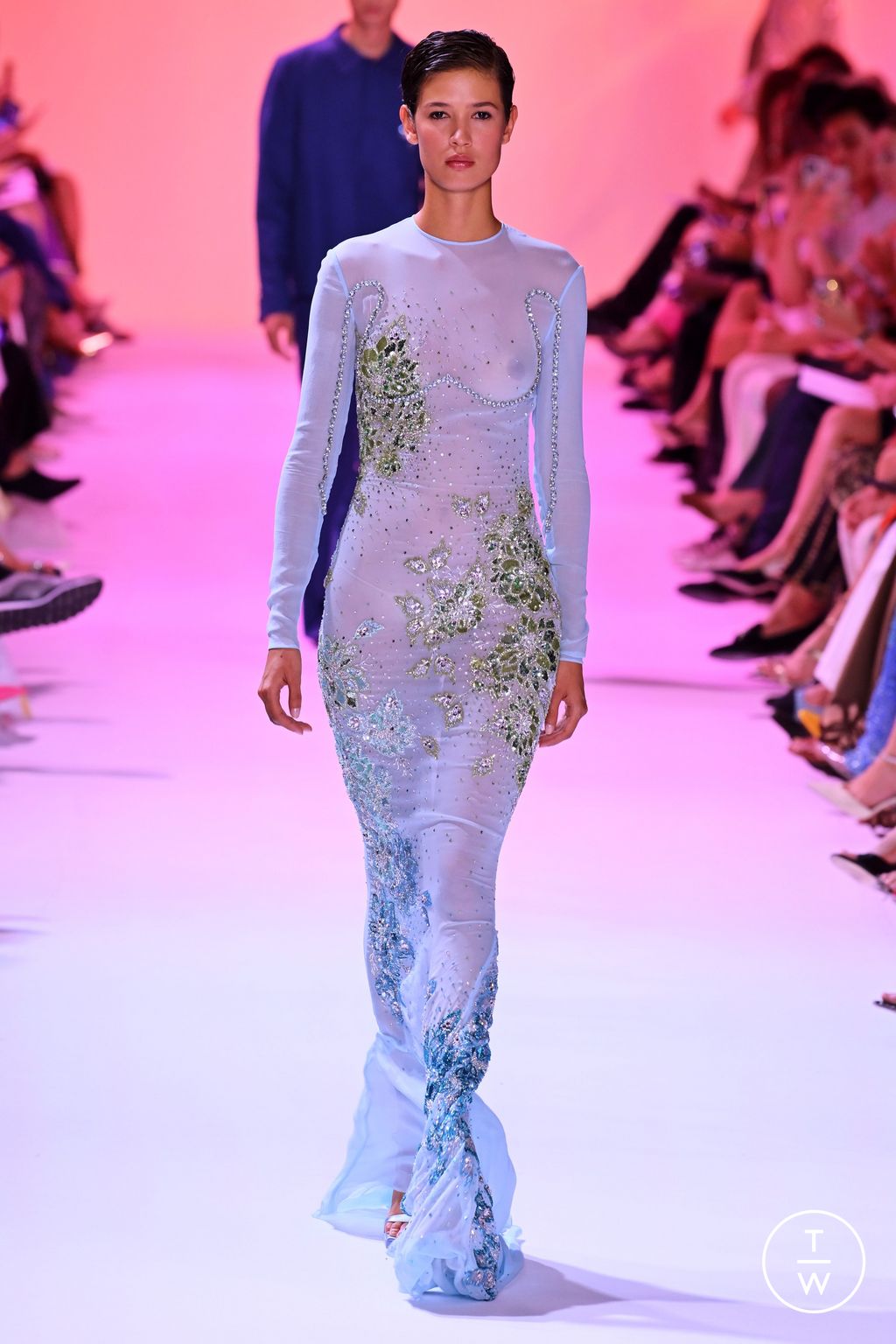 Fashion Week Paris Fall/Winter 2023 look 16 de la collection Georges Hobeika couture