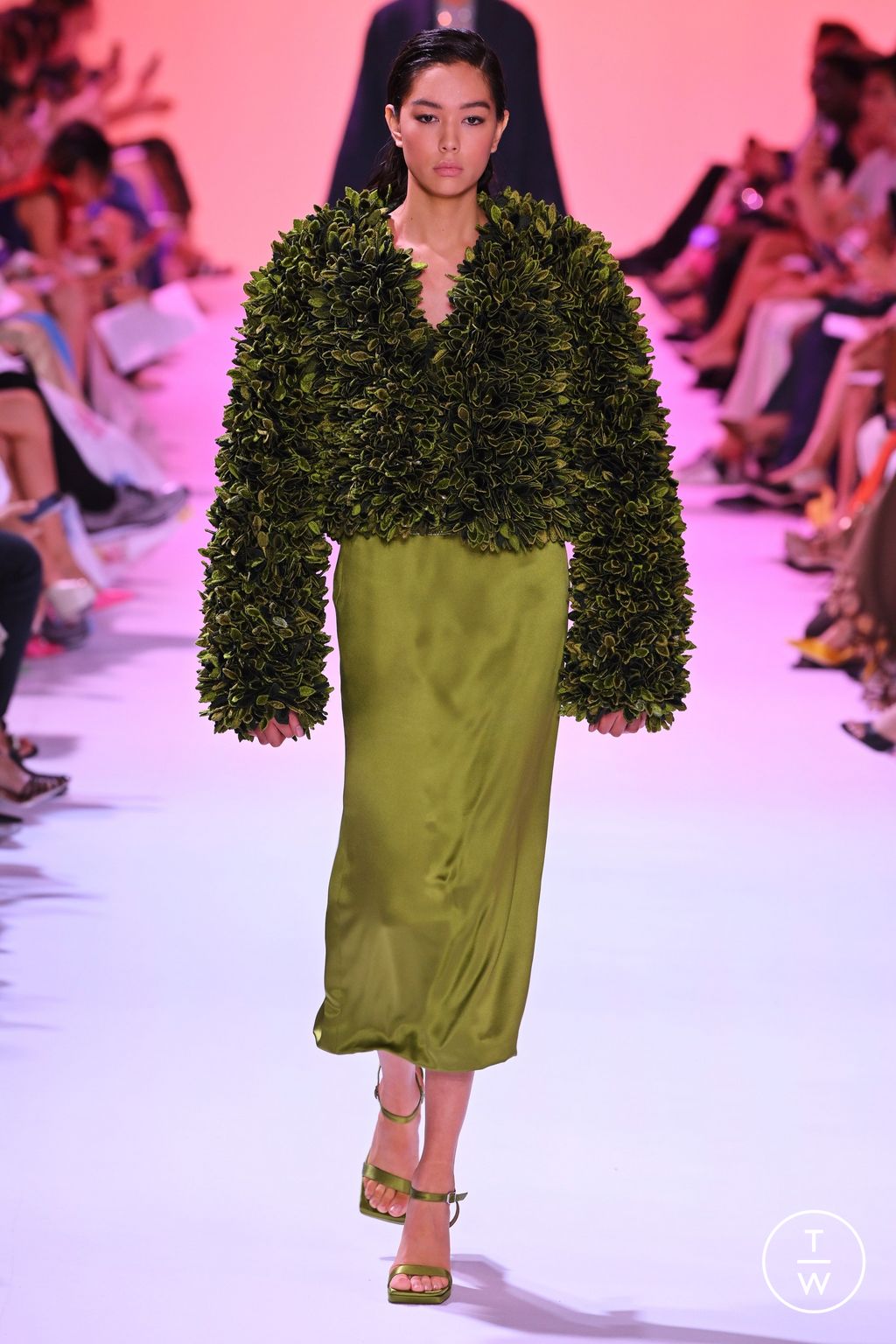 Fashion Week Paris Fall/Winter 2023 look 37 from the Georges Hobeika collection couture