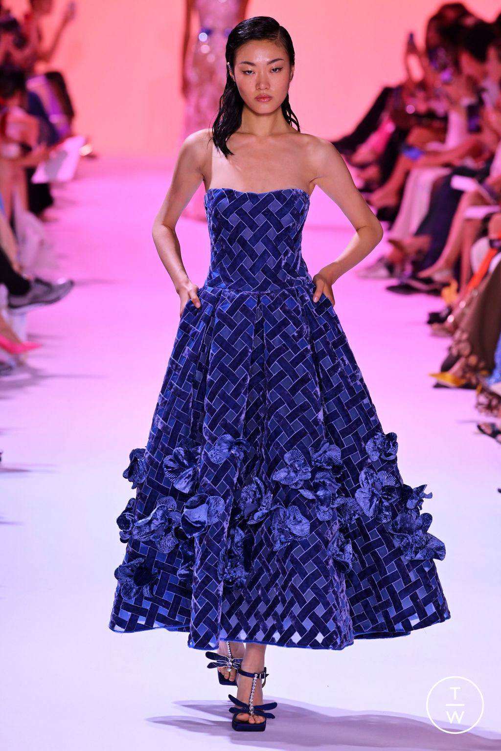Fashion Week Paris Fall/Winter 2023 look 40 from the Georges Hobeika collection couture