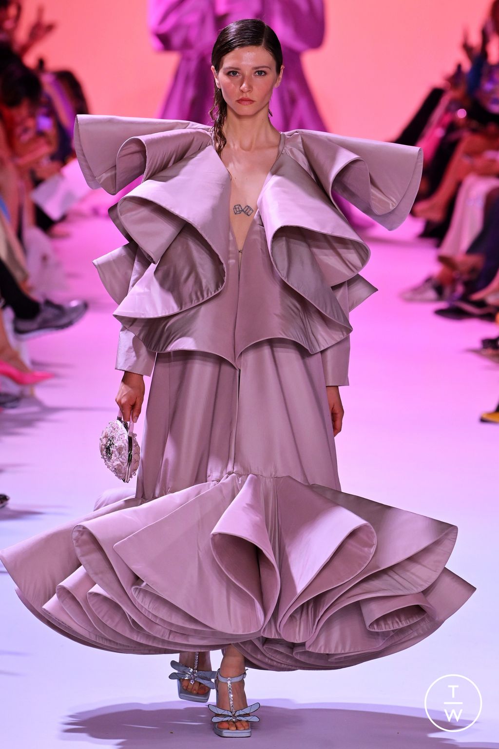 Fashion Week Paris Fall/Winter 2023 look 44 from the Georges Hobeika collection 高级定制