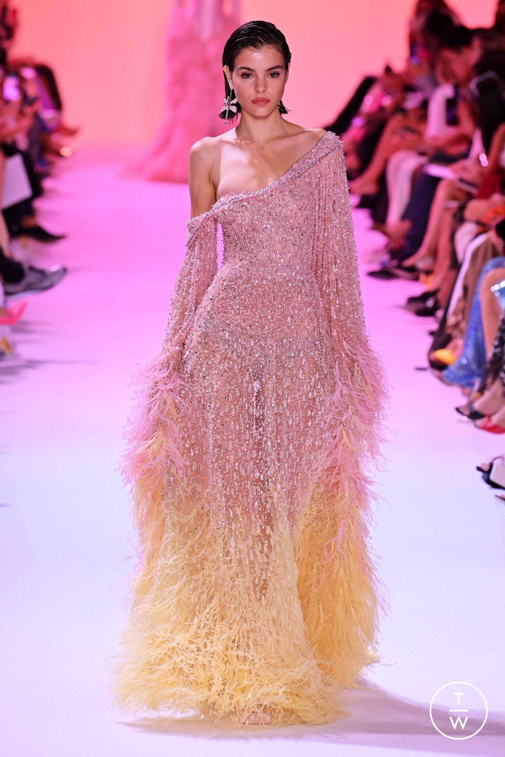 Fashion Week Paris Fall/Winter 2023 look 56 de la collection Georges Hobeika couture