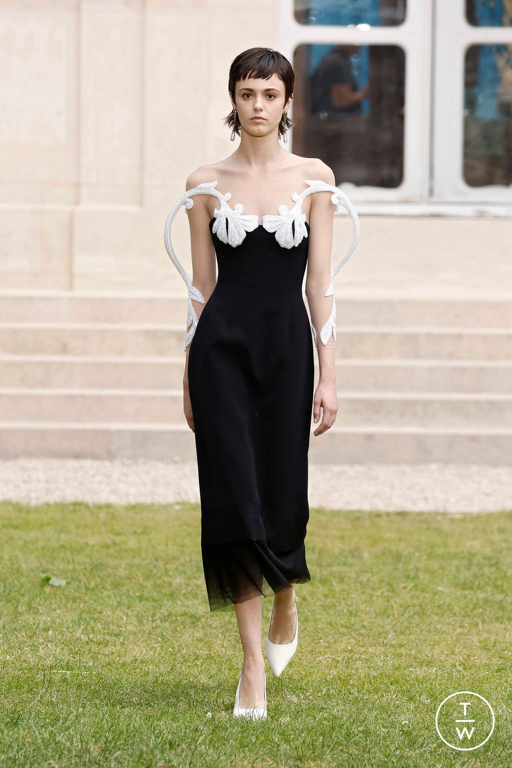 Fashion Week Paris Fall/Winter 2024 look 3 from the Georges Hobeika collection couture