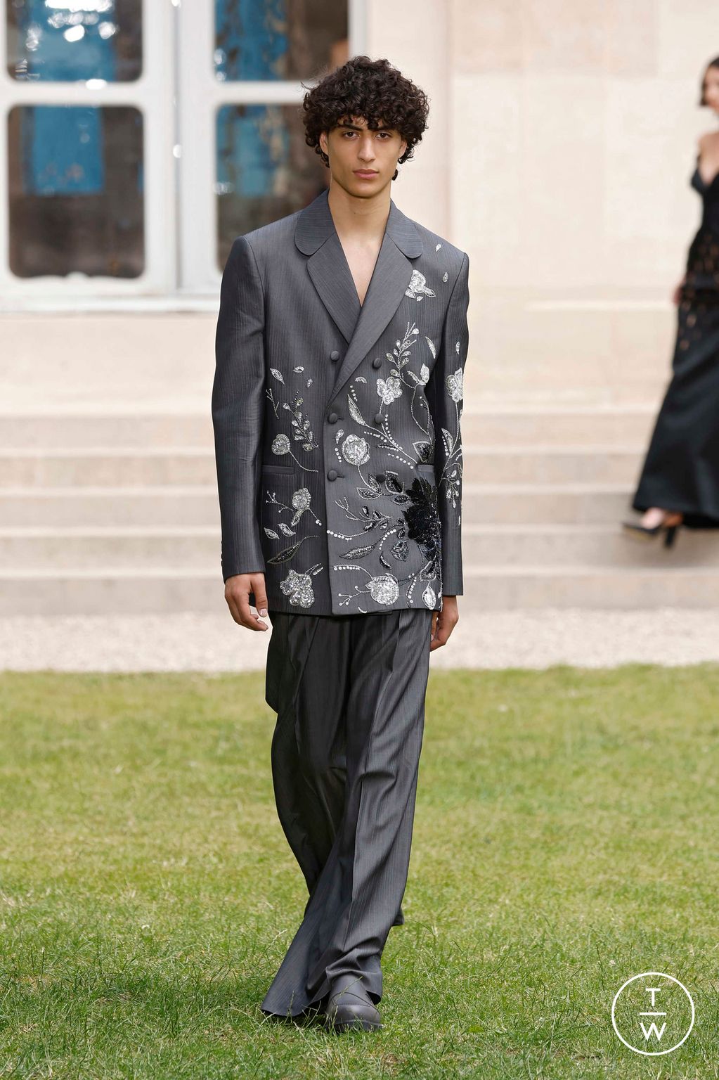 Fashion Week Paris Fall/Winter 2024 look 10 de la collection Georges Hobeika couture