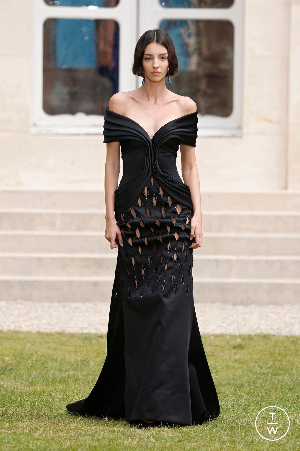 Fashion Week Paris Fall/Winter 2024 look 11 de la collection Georges Hobeika couture