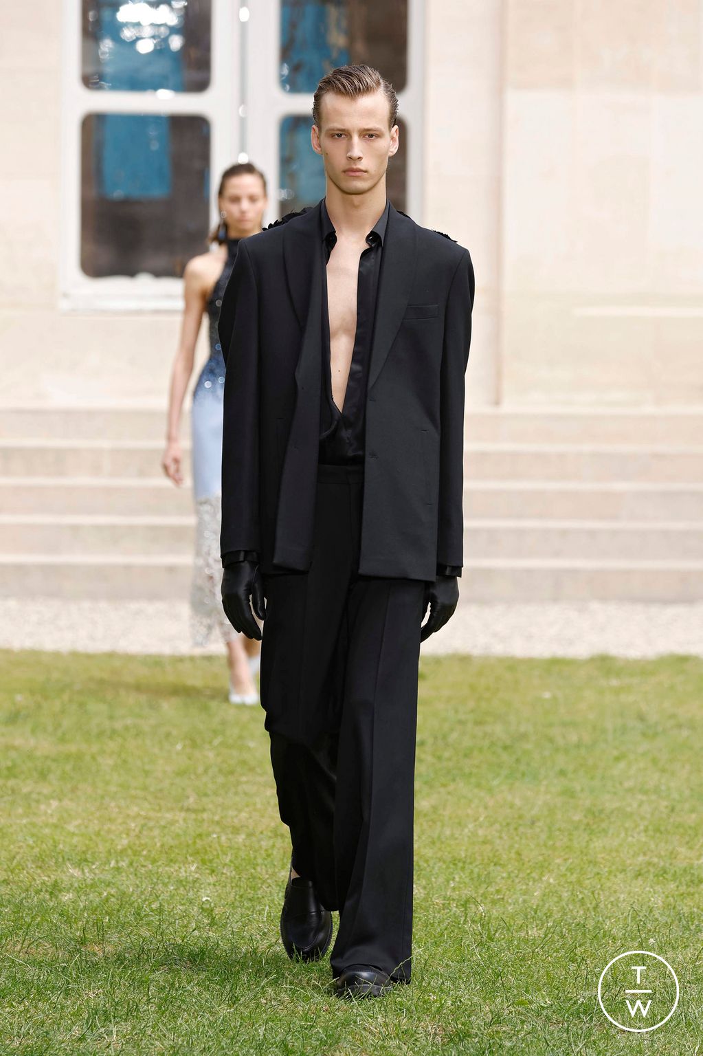 Fashion Week Paris Fall/Winter 2024 look 14 from the Georges Hobeika collection couture