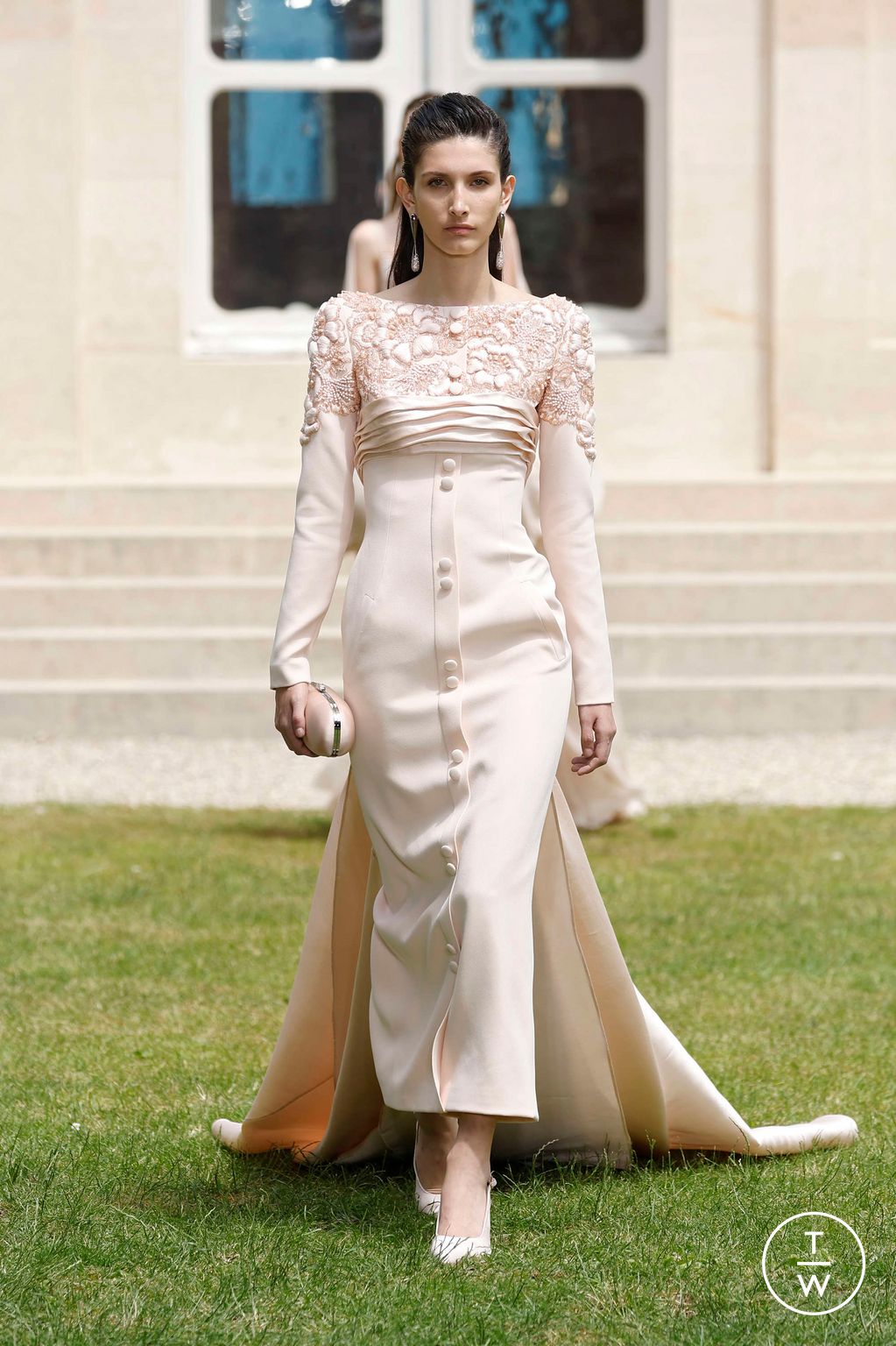 Fashion Week Paris Fall/Winter 2024 look 29 from the Georges Hobeika collection couture
