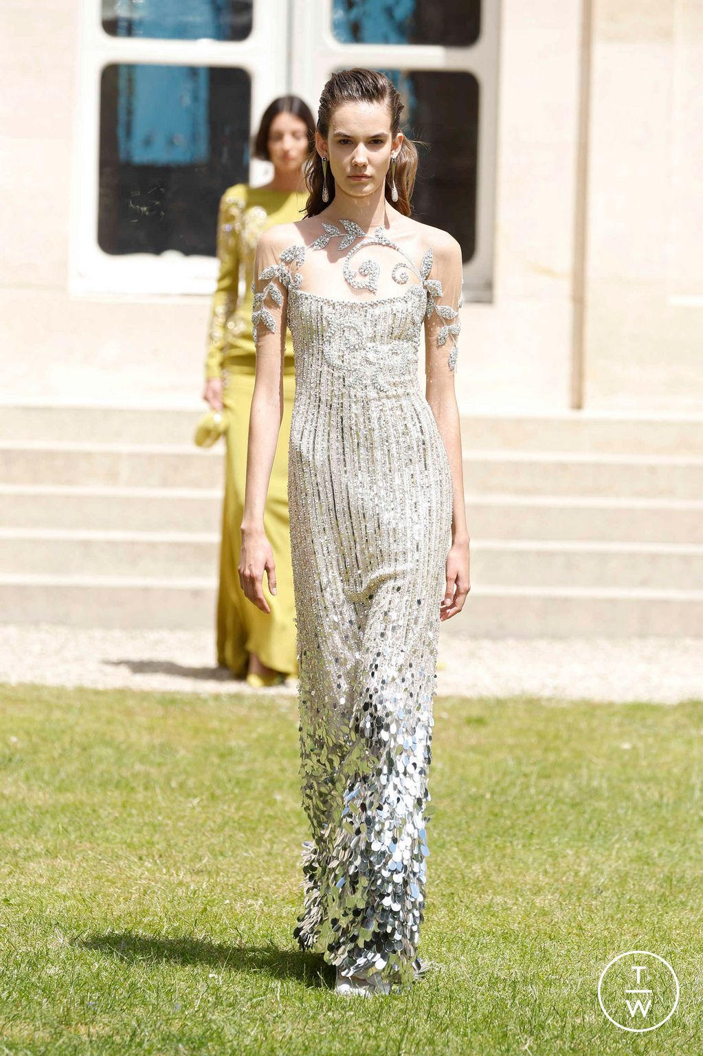 Fashion Week Paris Fall/Winter 2024 look 42 from the Georges Hobeika collection 高级定制