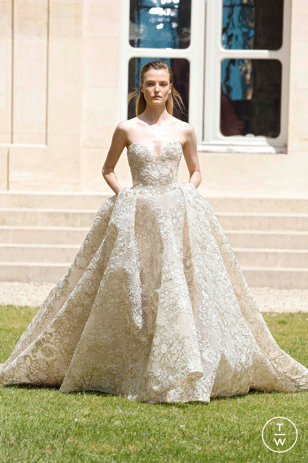 Fashion Week Paris Fall/Winter 2024 look 55 from the Georges Hobeika collection couture