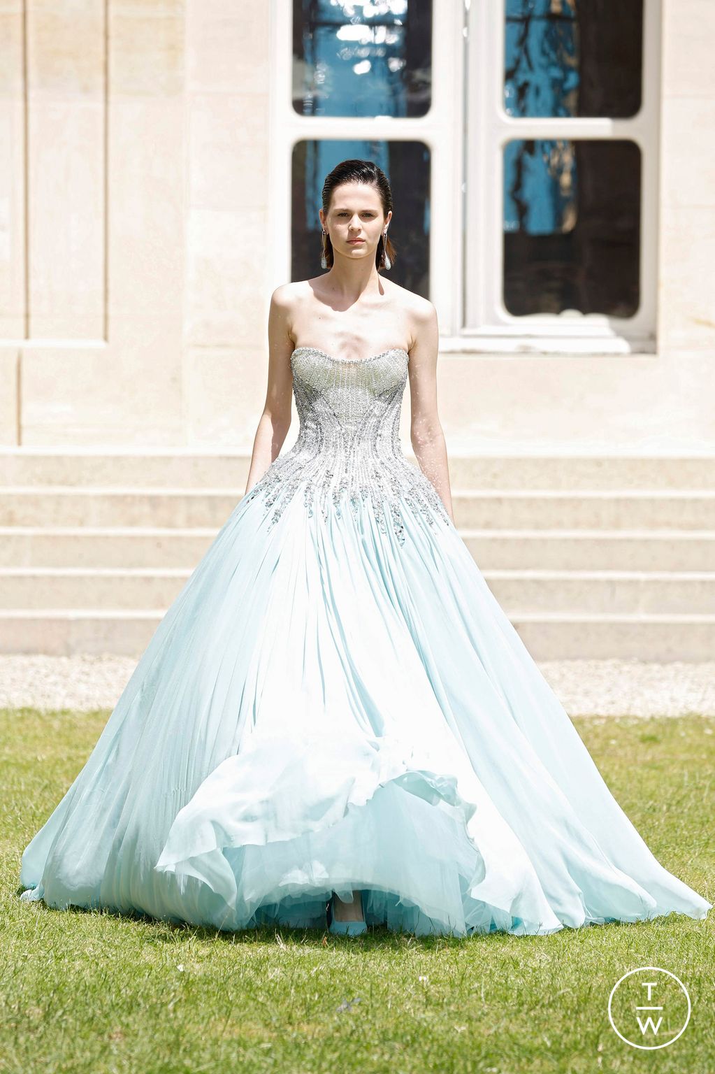 Fashion Week Paris Fall/Winter 2024 look 56 from the Georges Hobeika collection 高级定制