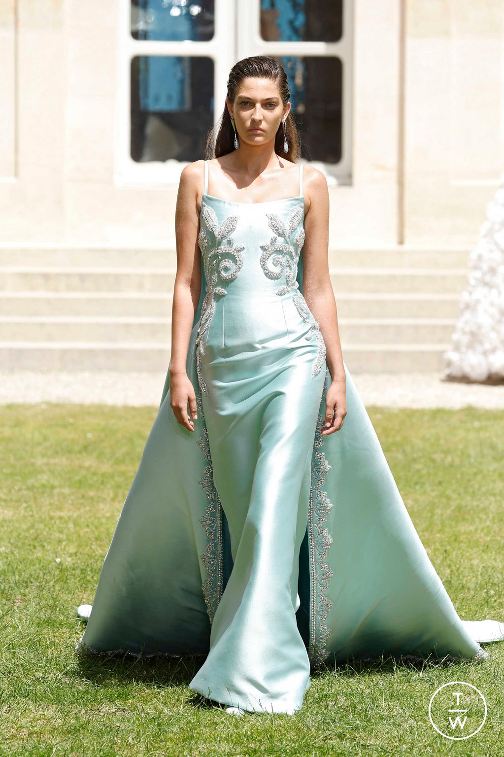 Fashion Week Paris Fall/Winter 2024 look 58 from the Georges Hobeika collection 高级定制