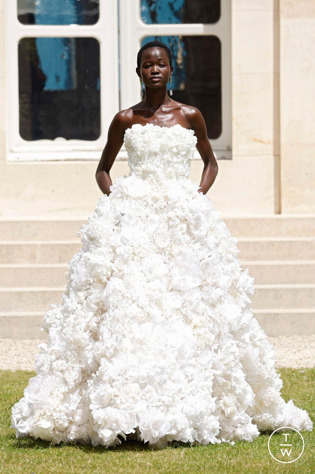 Fashion Week Paris Fall/Winter 2024 look 59 from the Georges Hobeika collection couture