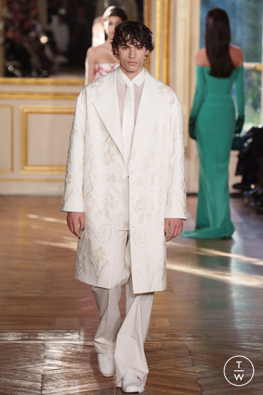 Fashion Week Paris Spring/Summer 2024 look 16 from the Georges Hobeika collection 高级定制