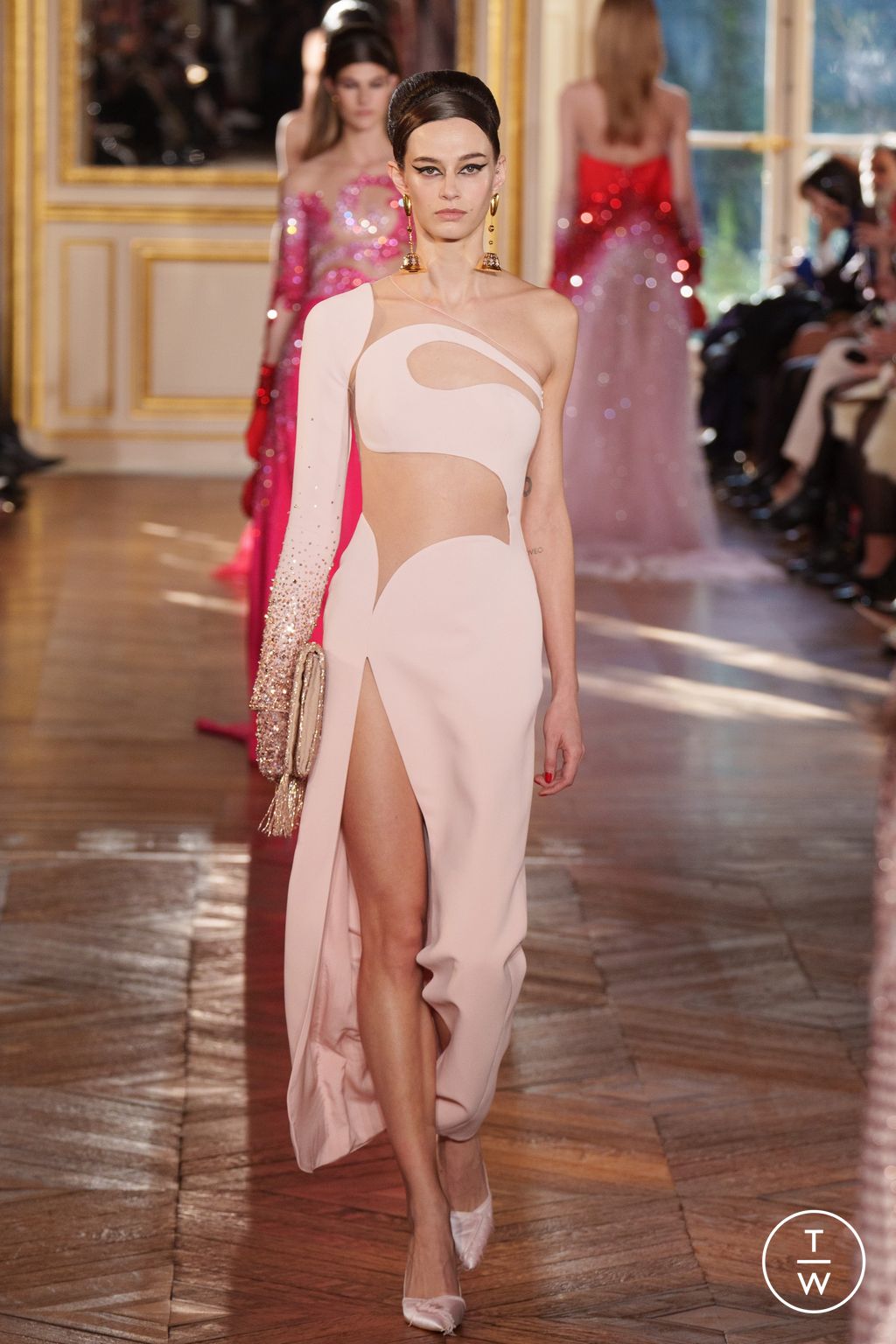 Fashion Week Paris Spring/Summer 2024 look 21 from the Georges Hobeika collection 高级定制