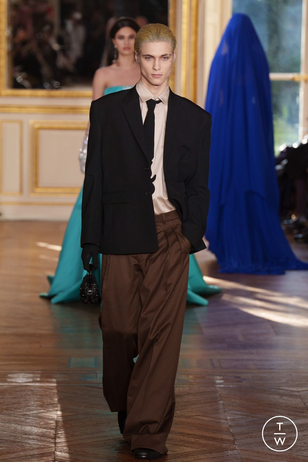 Fashion Week Paris Spring/Summer 2024 look 30 from the Georges Hobeika collection 高级定制