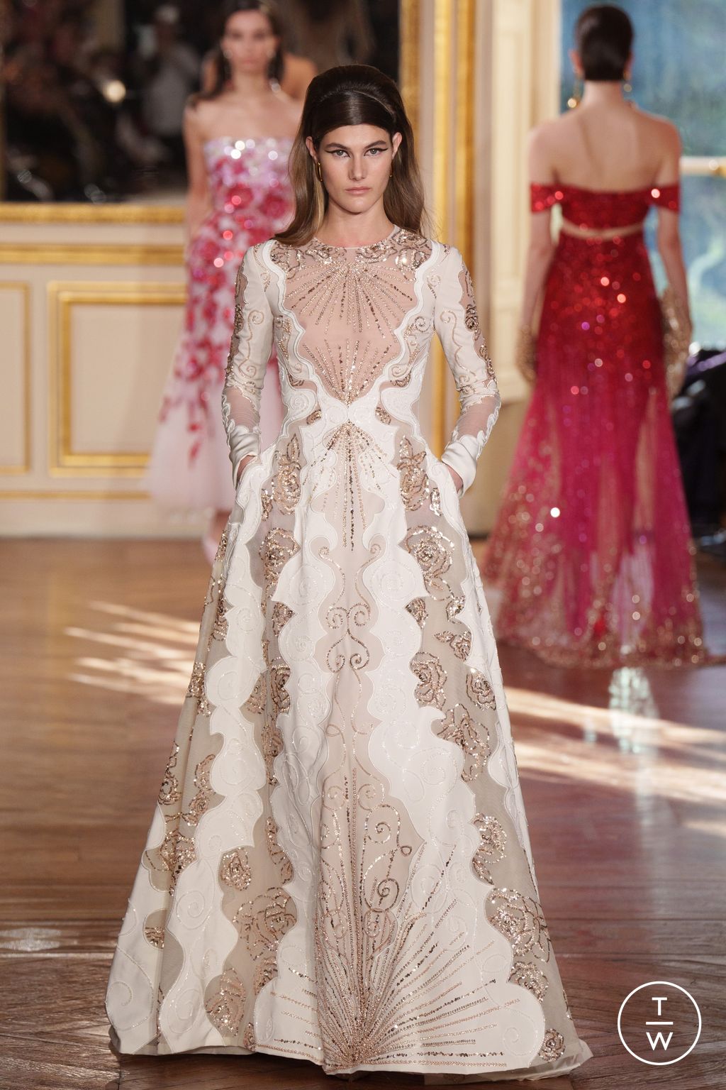 Fashion Week Paris Spring/Summer 2024 look 47 from the Georges Hobeika collection 高级定制