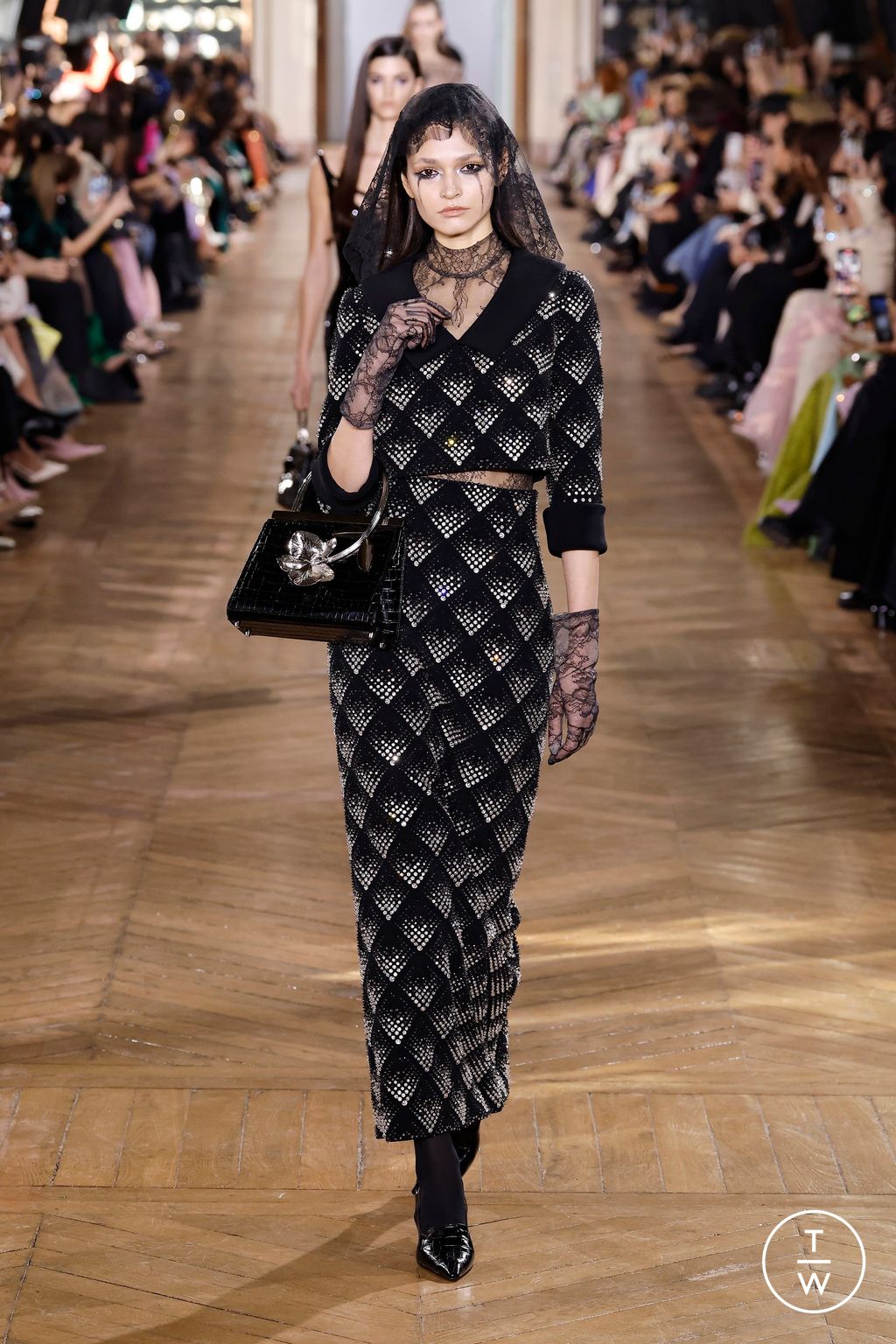 Fashion Week Paris Spring/Summer 2025 look 2 from the Georges Hobeika collection 高级定制