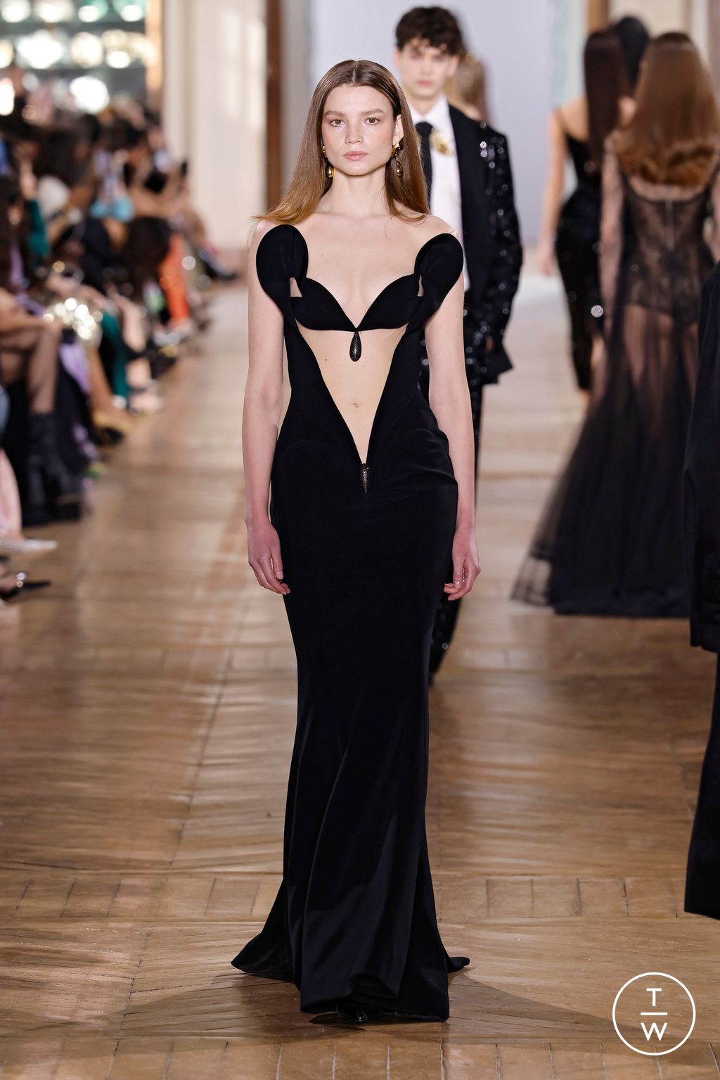 Fashion Week Paris Spring/Summer 2025 look 10 de la collection Georges Hobeika couture