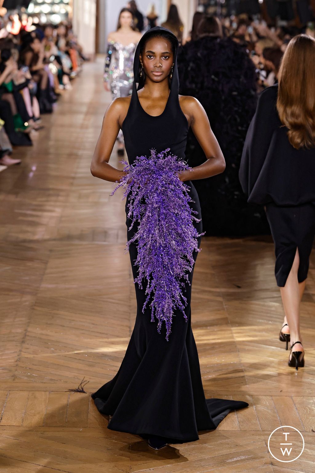 Fashion Week Paris Spring/Summer 2025 look 24 from the Georges Hobeika collection 高级定制