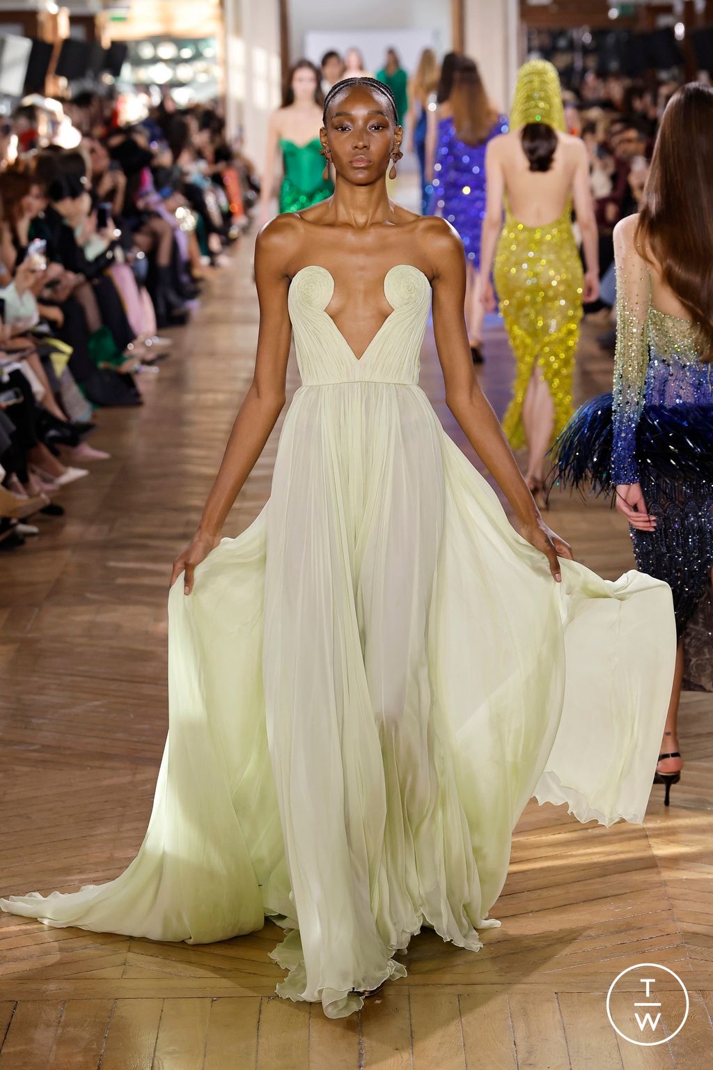 Fashion Week Paris Spring/Summer 2025 look 51 from the Georges Hobeika collection 高级定制