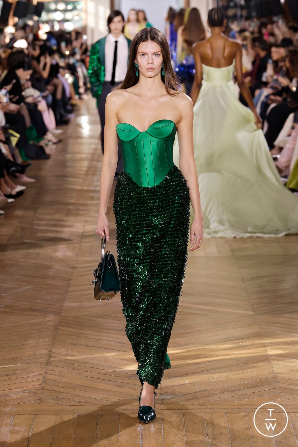 Fashion Week Paris Spring/Summer 2025 look 53 from the Georges Hobeika collection 高级定制