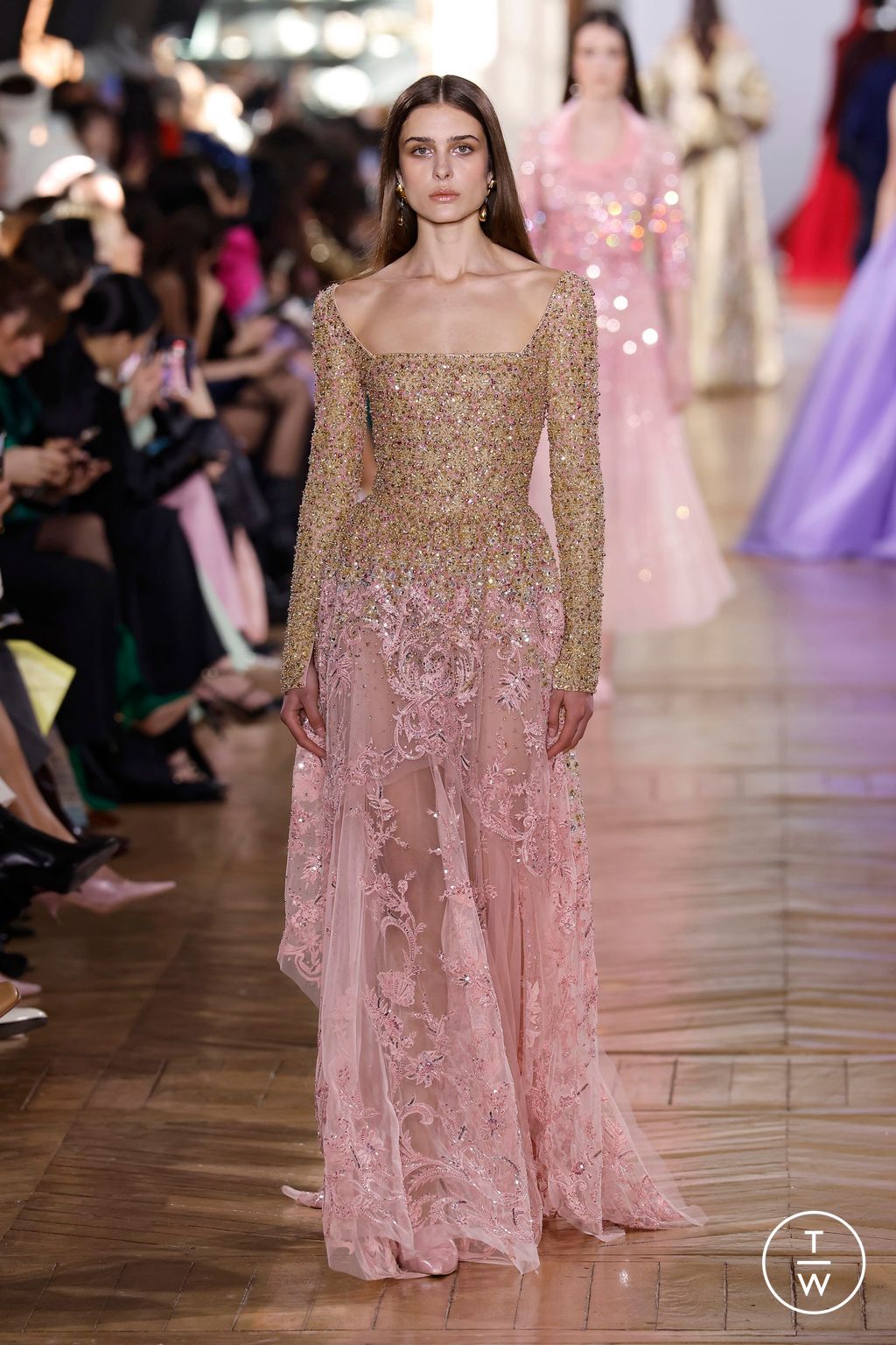 Fashion Week Paris Spring/Summer 2025 look 76 from the Georges Hobeika collection 高级定制