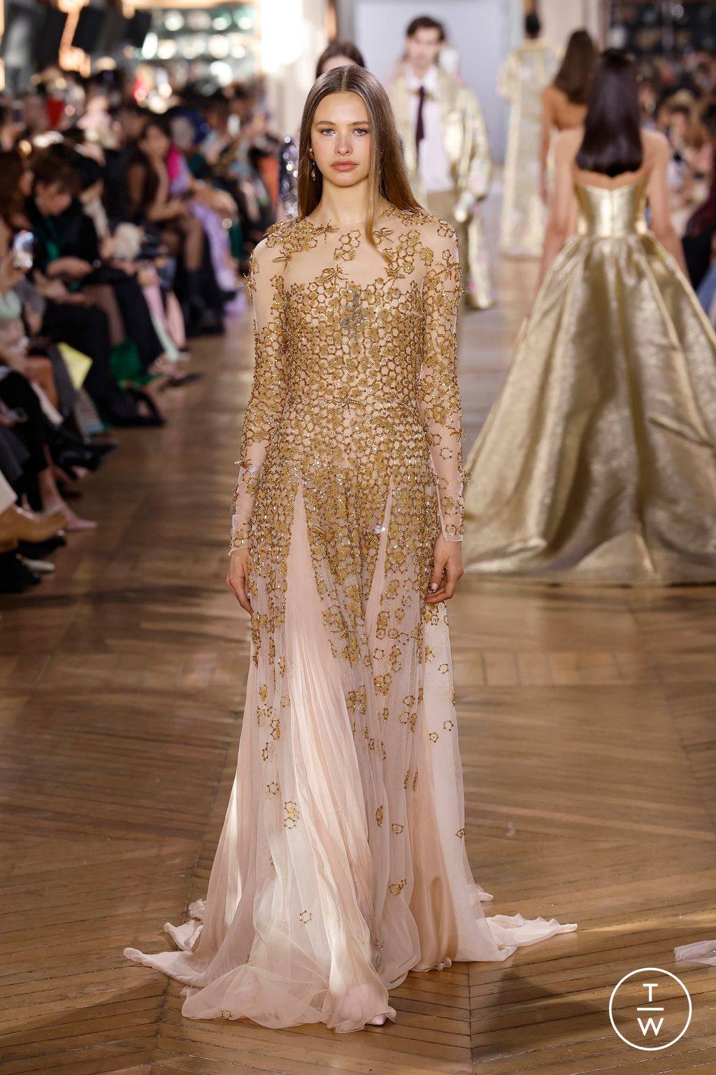 Fashion Week Paris Spring/Summer 2025 look 92 from the Georges Hobeika collection 高级定制