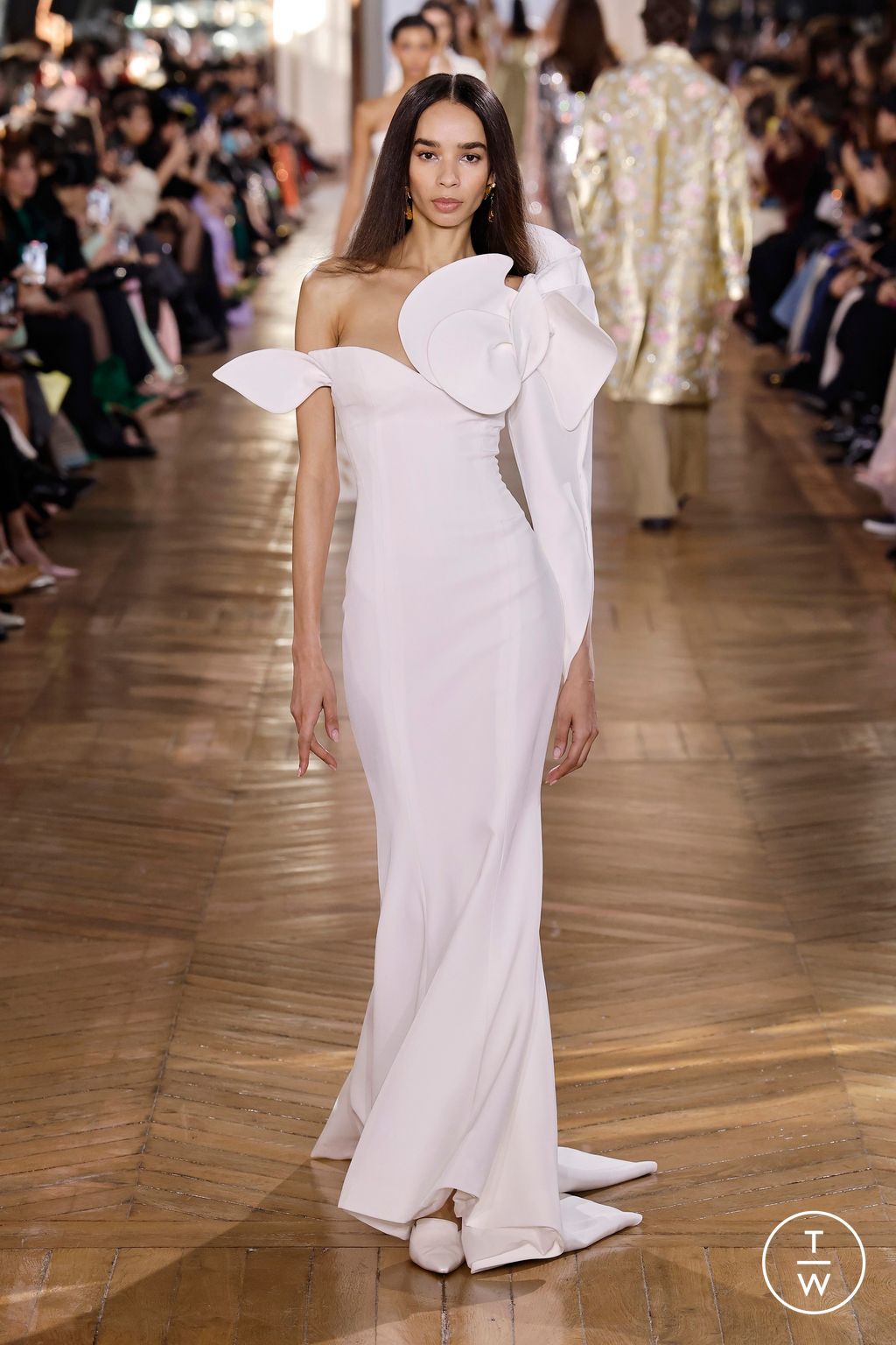 Fashion Week Paris Spring-Summer 2025 look 105 from the Georges Hobeika collection couture