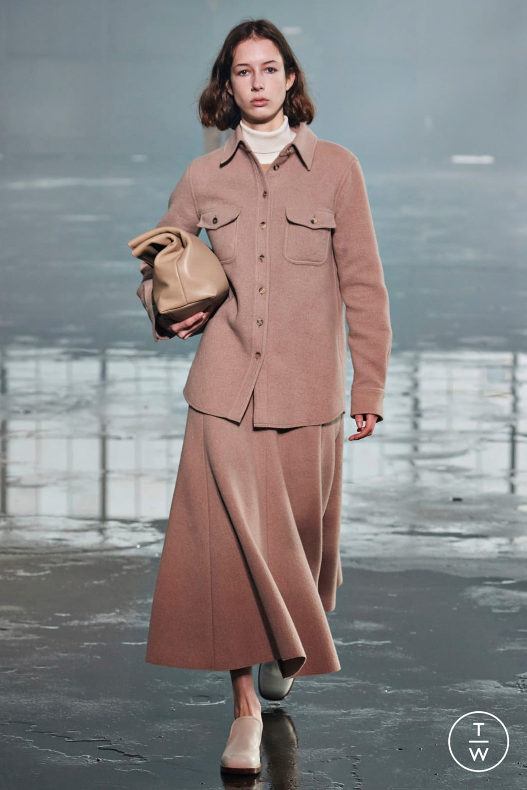 Fashion Week New York Fall/Winter 2021 look 10 from the Gabriela Hearst collection 女装