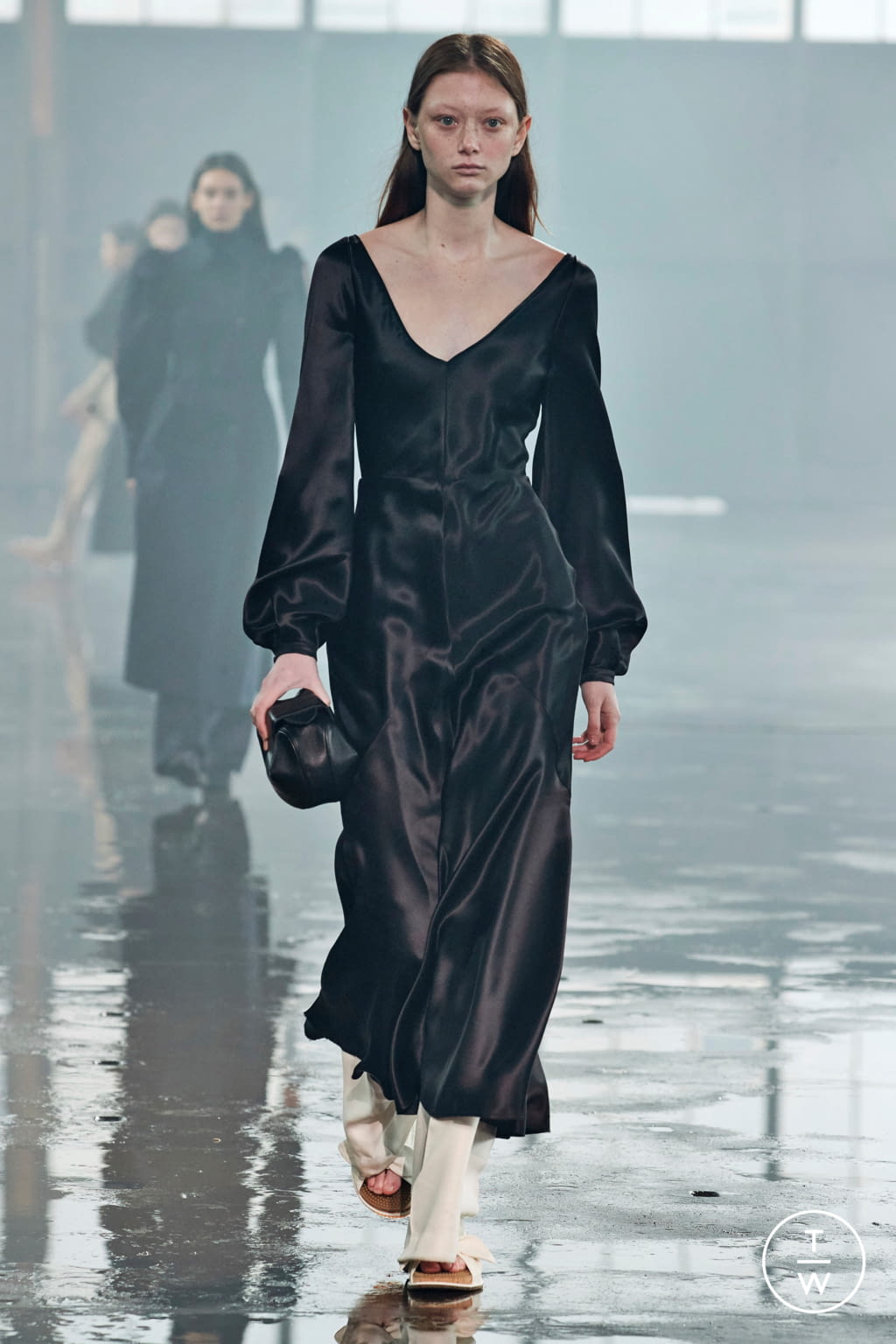 Fashion Week New York Fall/Winter 2021 look 15 from the Gabriela Hearst collection womenswear