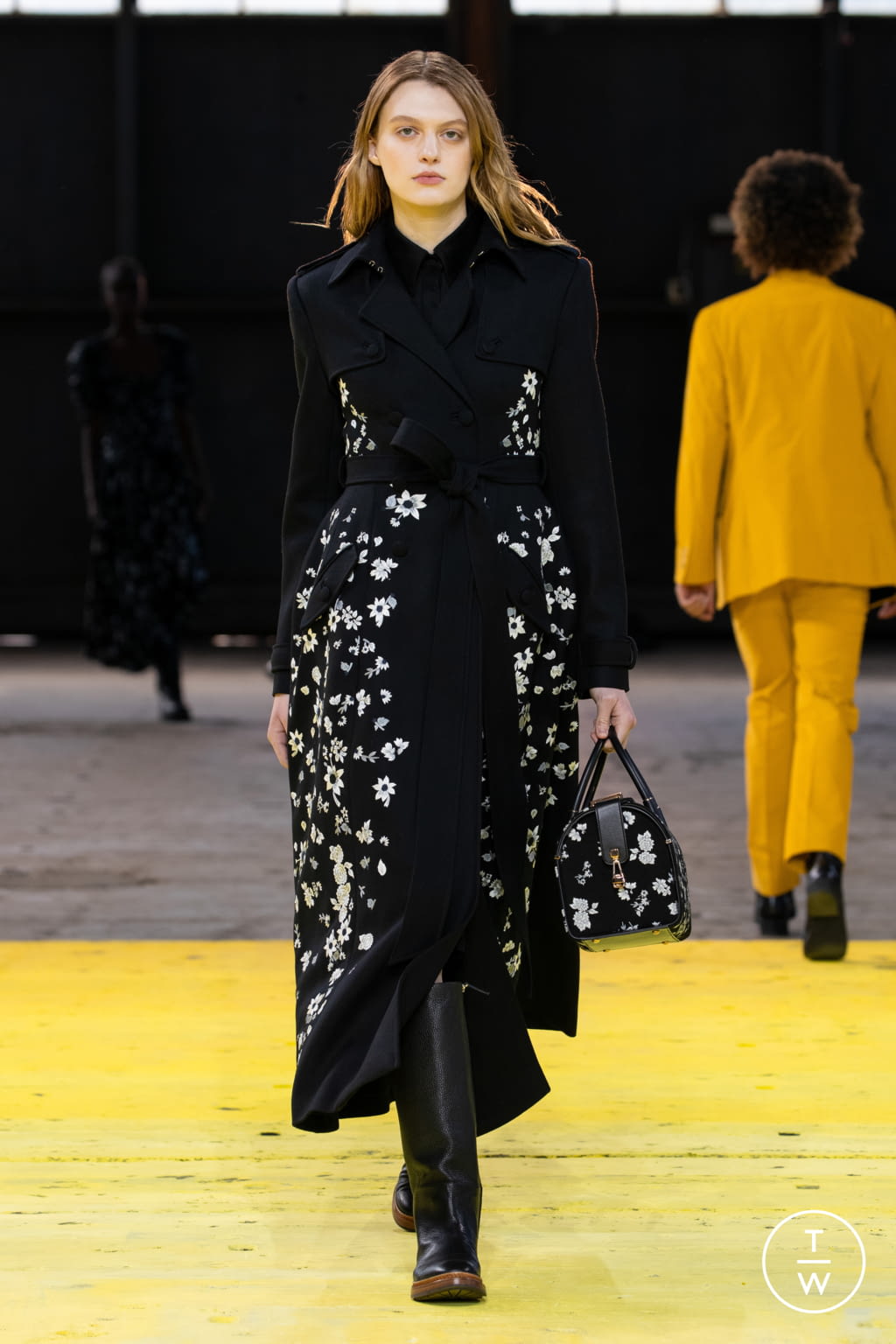 Fashion Week New York Fall/Winter 2022 look 30 from the Gabriela Hearst collection womenswear