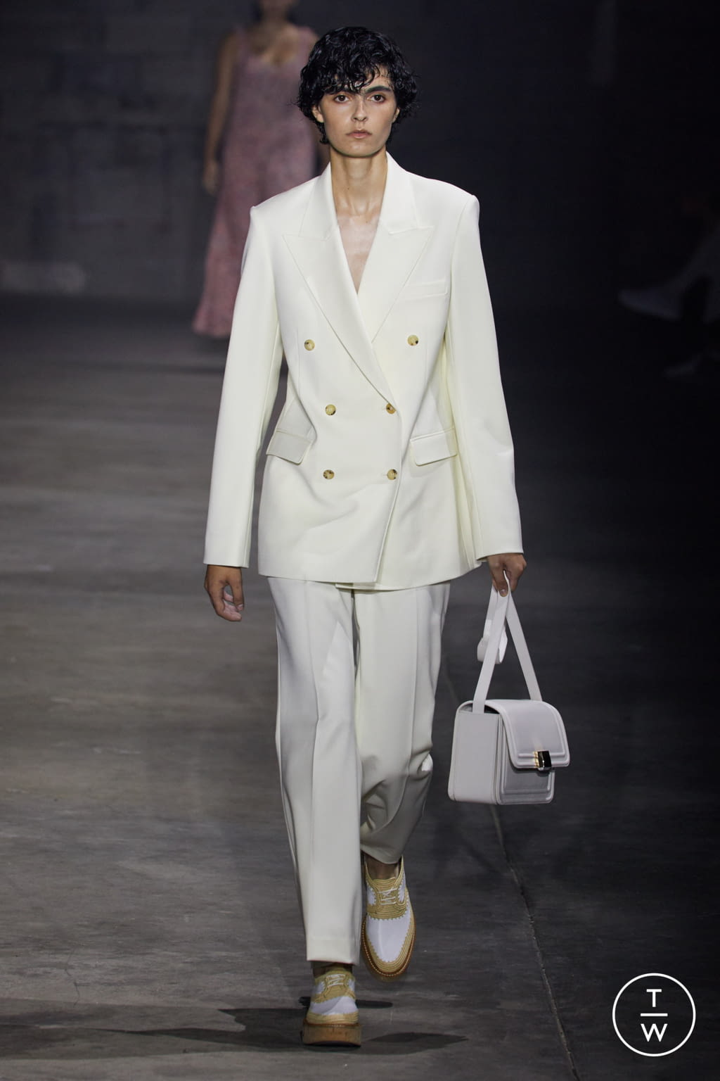Fashion Week New York Spring/Summer 2022 look 12 from the Gabriela Hearst collection 女装