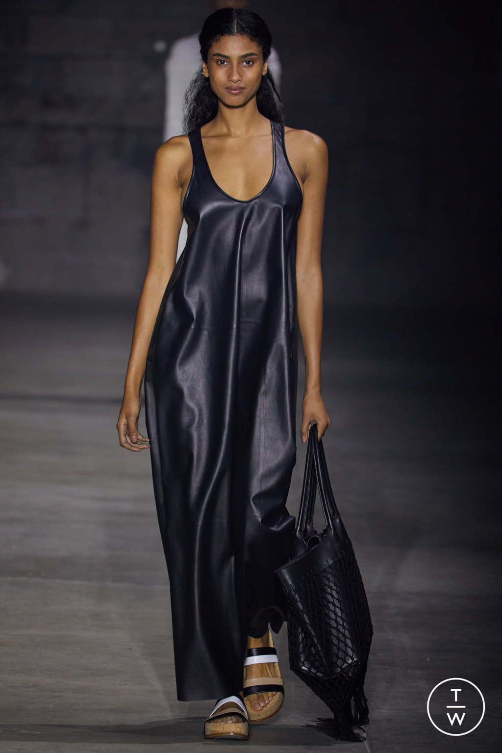 Fashion Week New York Spring/Summer 2022 look 24 from the Gabriela Hearst collection 女装