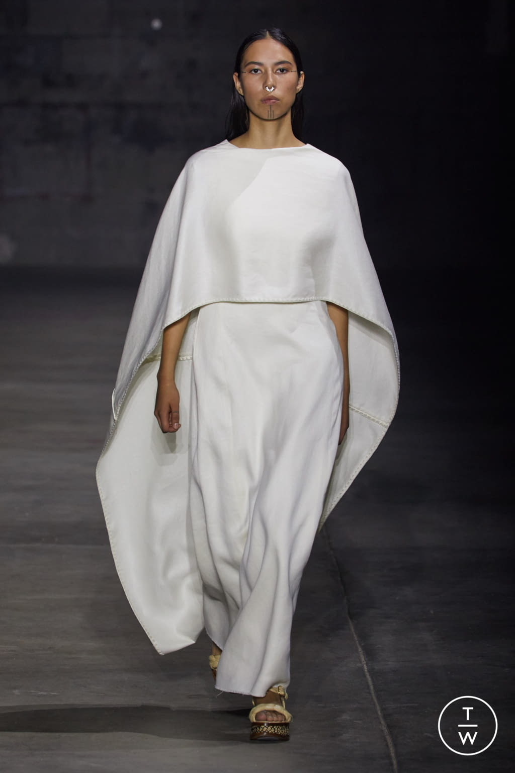 Fashion Week New York Spring/Summer 2022 look 32 from the Gabriela Hearst collection 女装