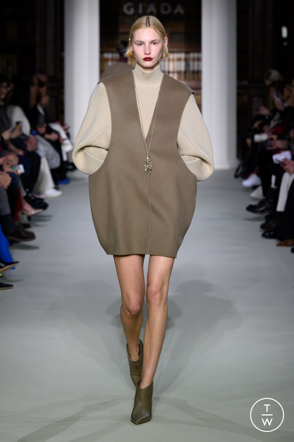 Fashion Week Milan Fall/Winter 2024 look 23 de la collection Giada womenswear