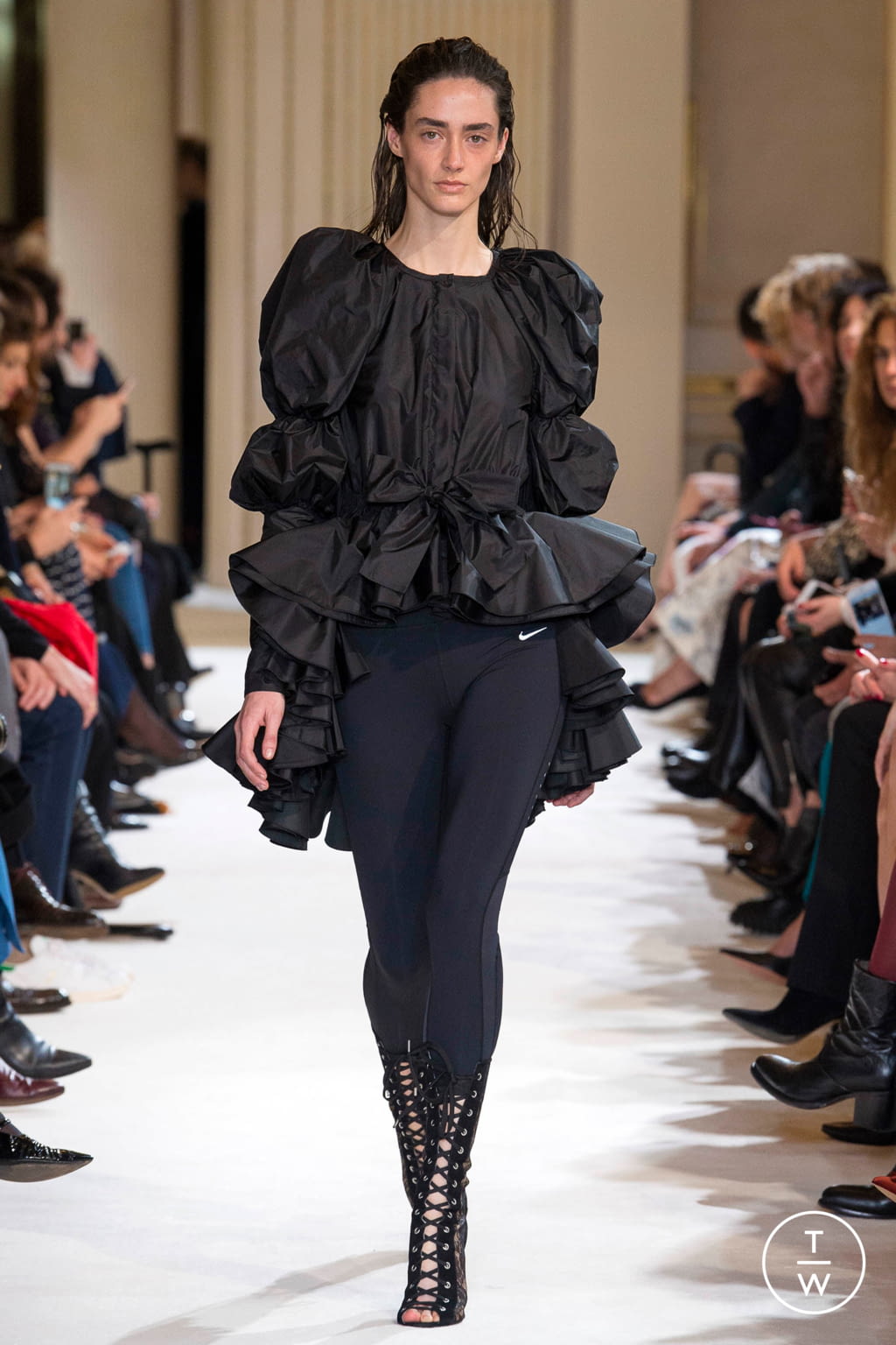 Fashion Week Paris Fall/Winter 2017 look 27 de la collection Giambattista Valli womenswear