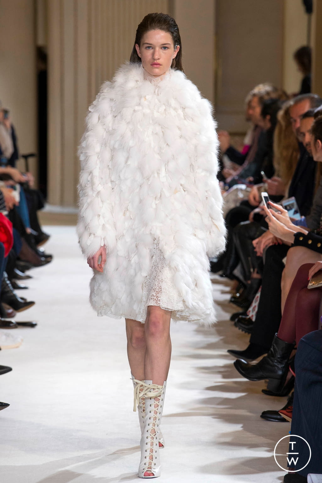 Fashion Week Paris Fall/Winter 2017 look 38 from the Giambattista Valli collection 女装
