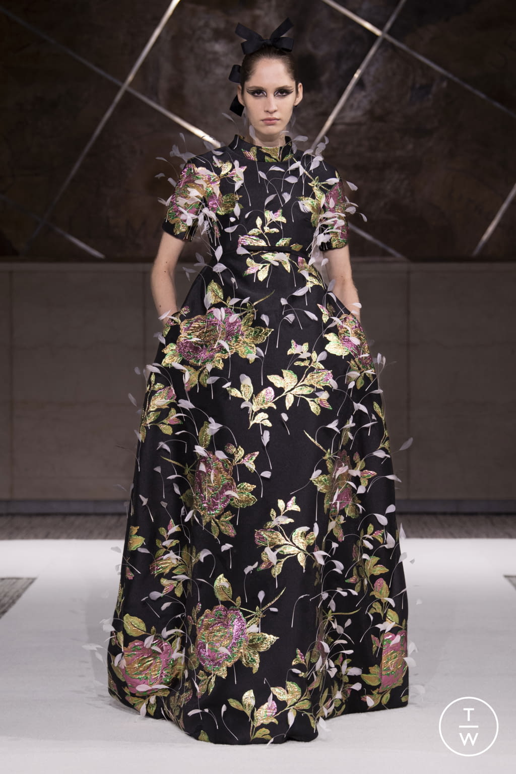 Fashion Week Paris Spring/Summer 2022 look 3 from the Giambattista Valli collection couture
