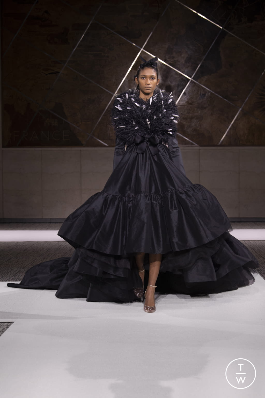 Fashion Week Paris Spring/Summer 2022 look 5 from the Giambattista Valli collection couture