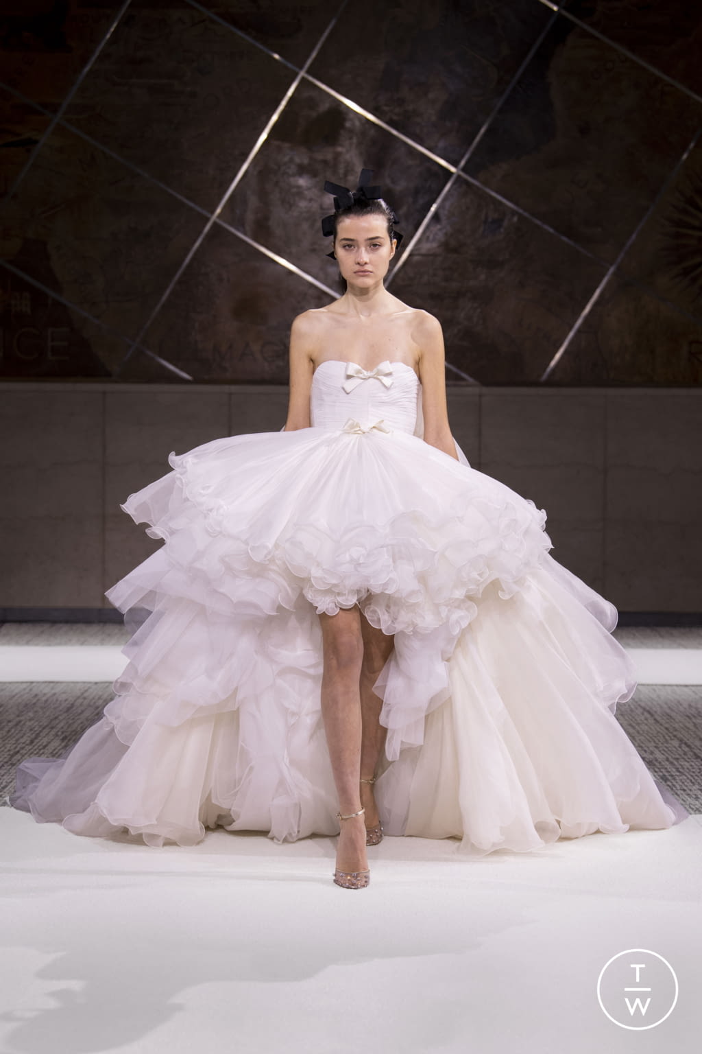Fashion Week Paris Spring/Summer 2022 look 7 from the Giambattista Valli collection couture