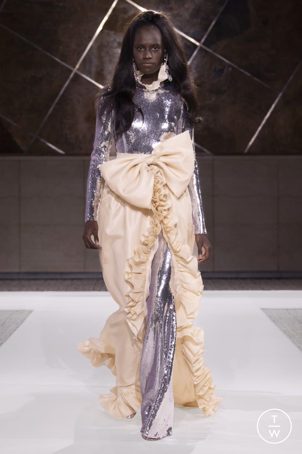 Fashion Week Paris Spring/Summer 2022 look 10 from the Giambattista Valli collection couture