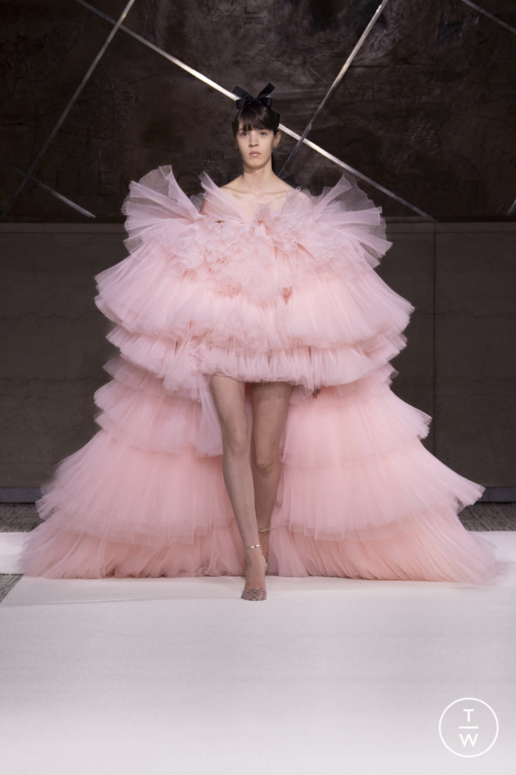 Fashion Week Paris Spring/Summer 2022 look 12 from the Giambattista Valli collection couture