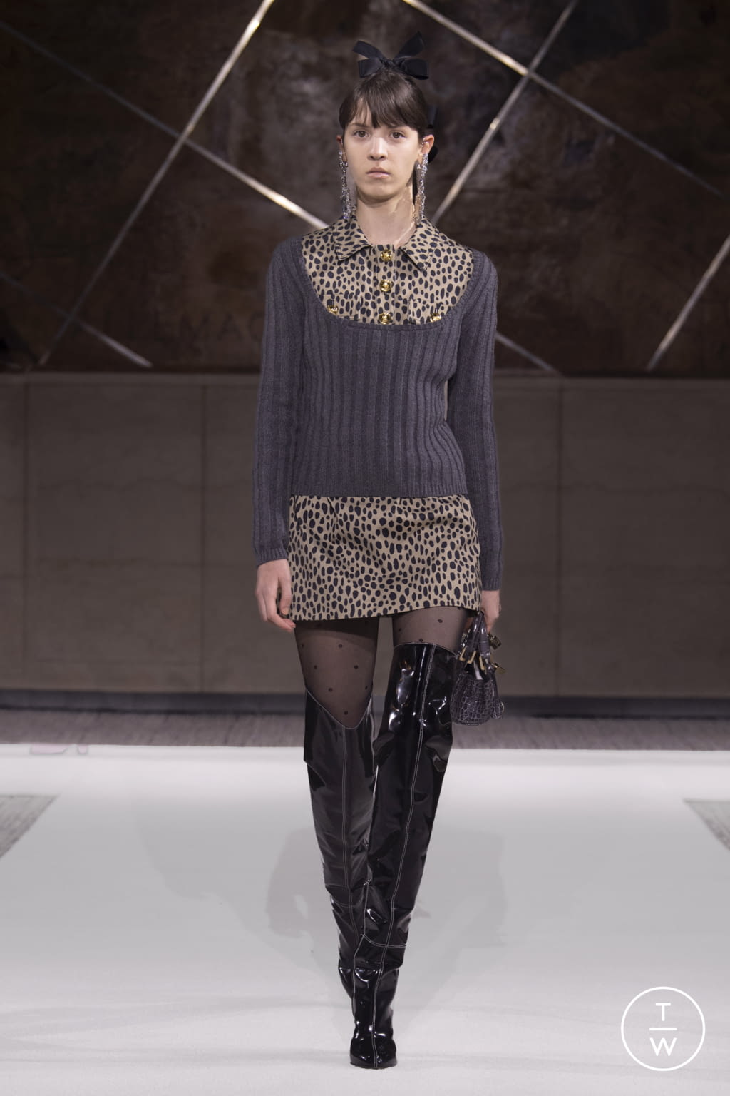 Fashion Week Paris Pre-Fall 2022 look 4 from the Giambattista Valli collection womenswear