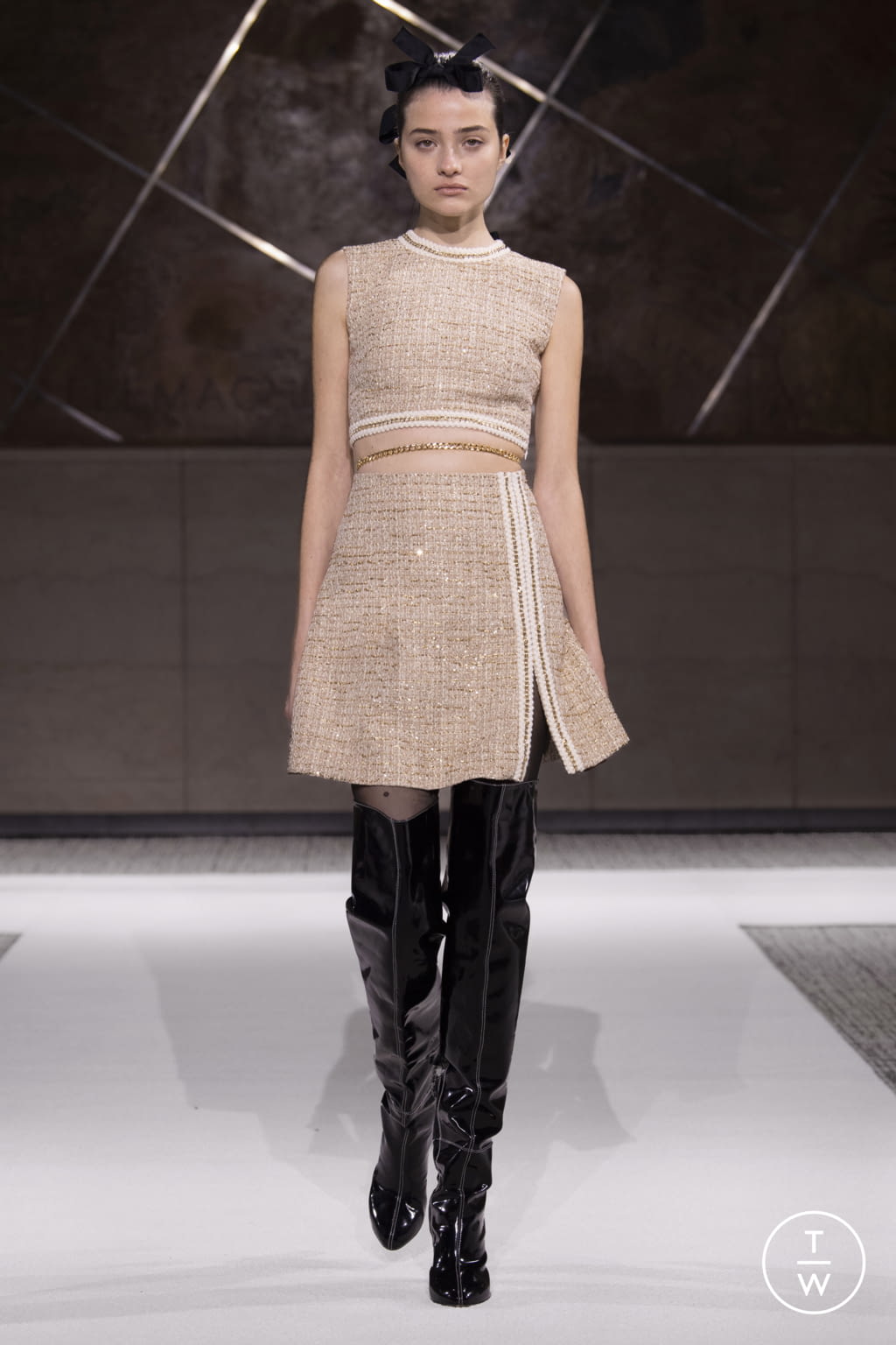 Fashion Week Paris Pre-Fall 2022 look 5 from the Giambattista Valli collection womenswear