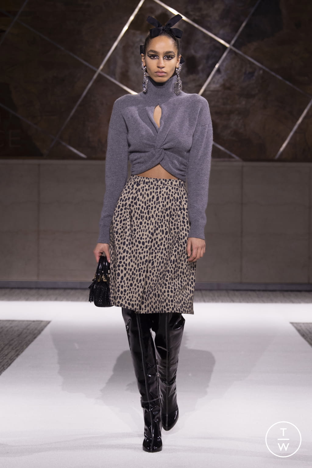 Fashion Week Paris Pre-Fall 2022 look 6 from the Giambattista Valli collection womenswear