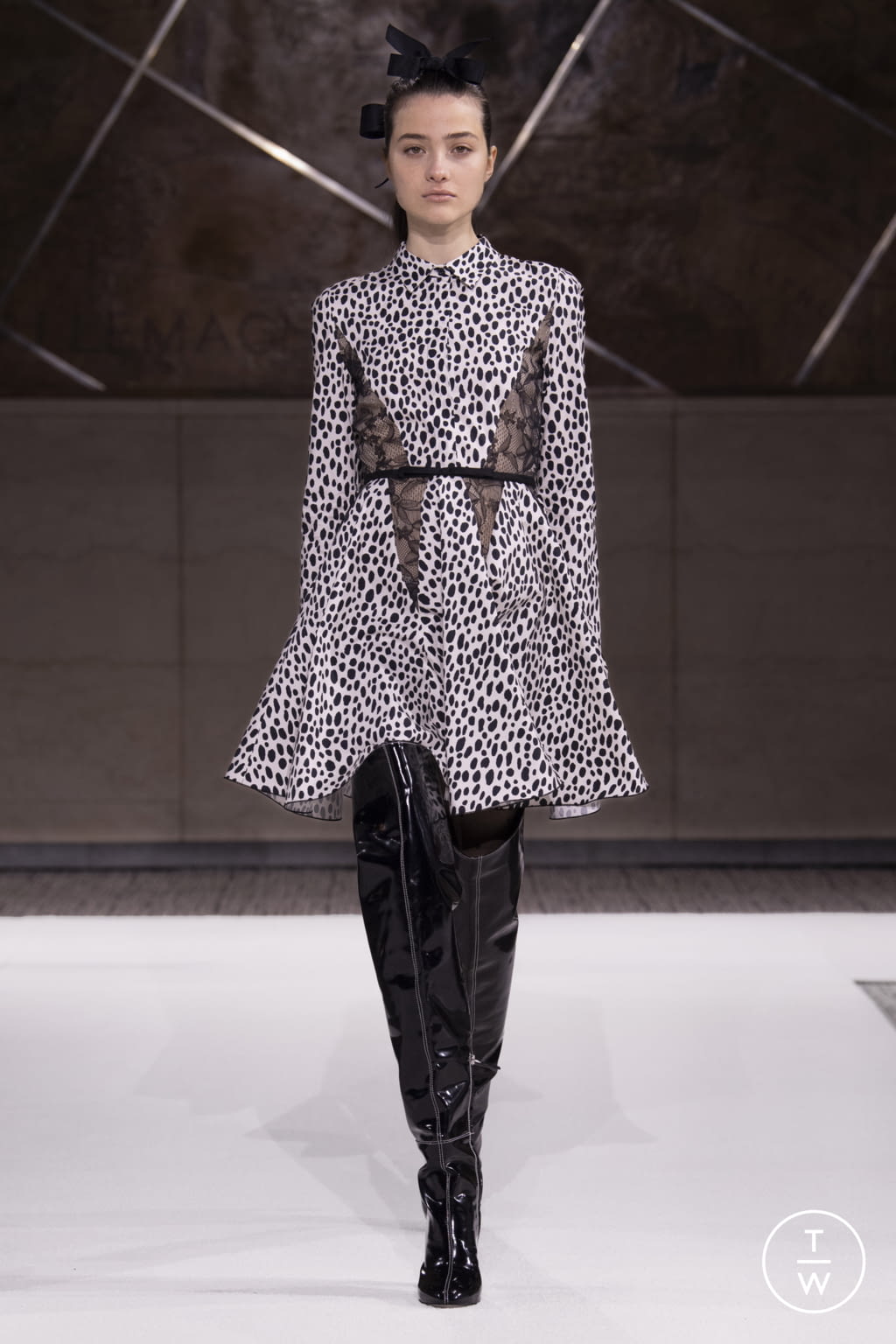 Fashion Week Paris Pre-Fall 2022 look 12 from the Giambattista Valli collection womenswear