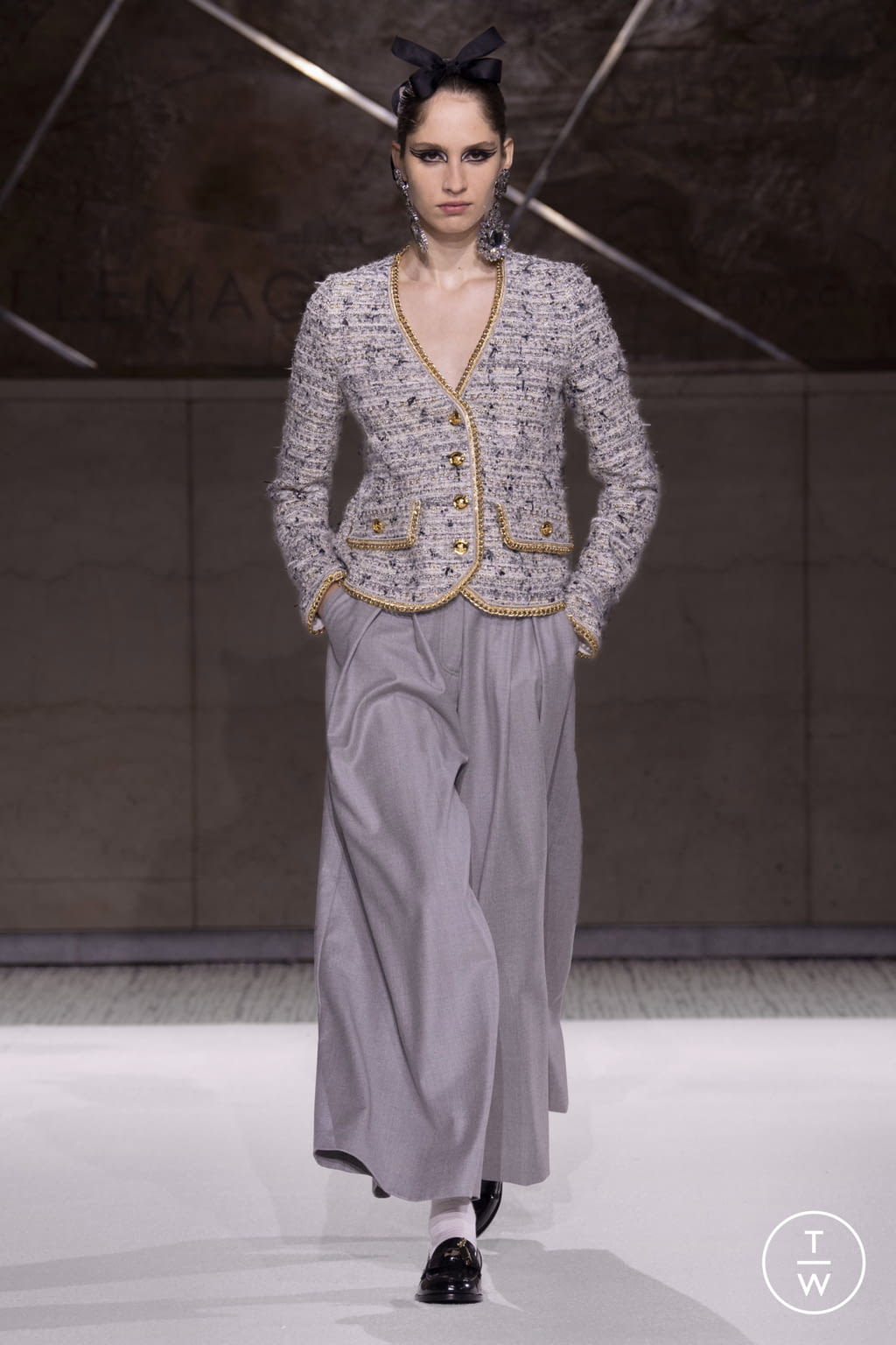 Fashion Week Paris Pre-Fall 2022 look 17 from the Giambattista Valli collection womenswear
