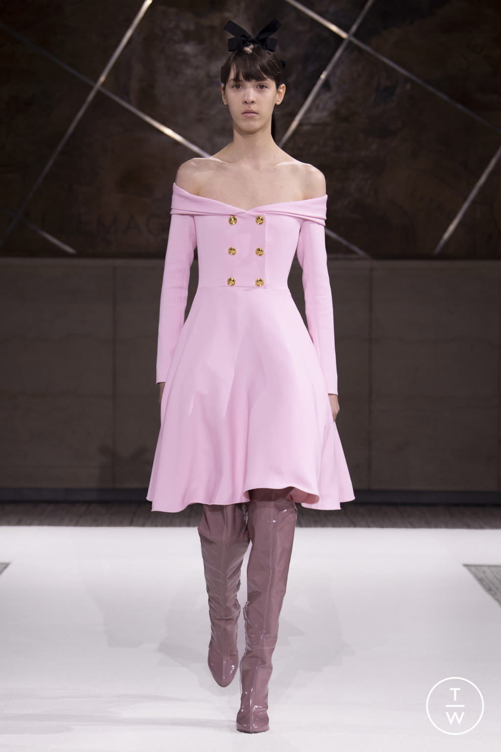 Fashion Week Paris Pre-Fall 2022 look 18 from the Giambattista Valli collection womenswear