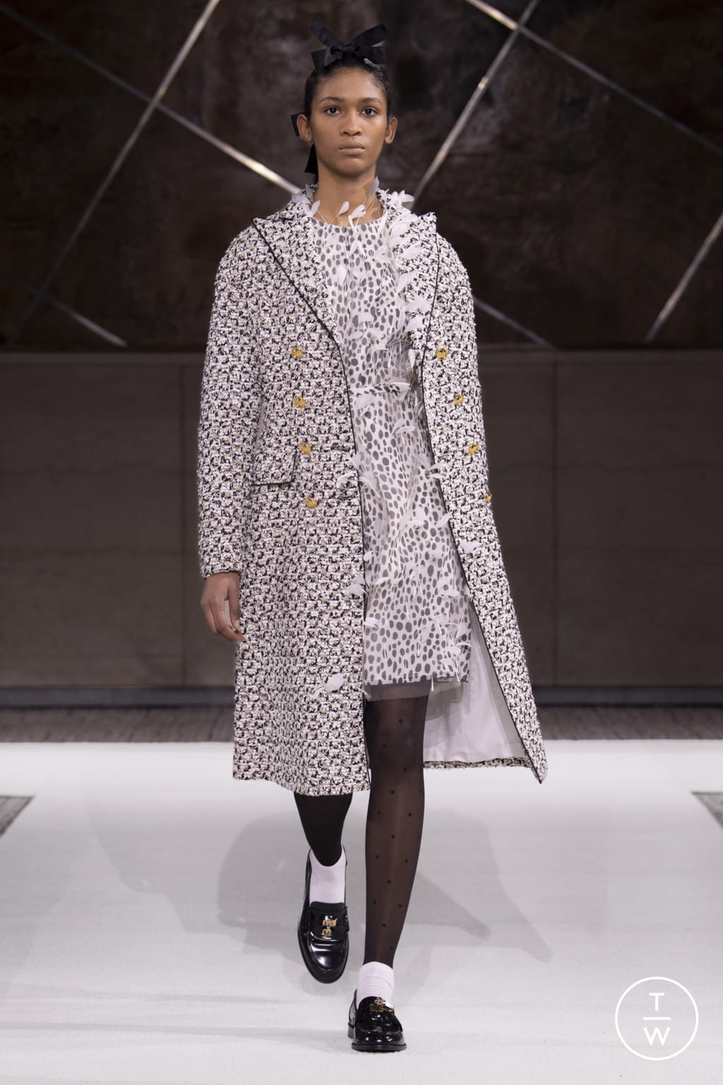Fashion Week Paris Pre-Fall 2022 look 19 from the Giambattista Valli collection womenswear